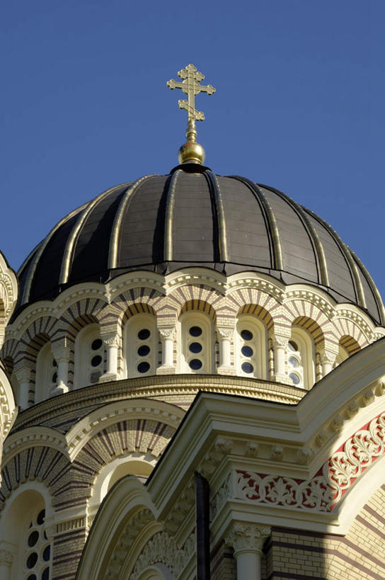 无人,教堂,竖图,室外,白天,仰视,旅游,度假,标志建筑,地标,建筑,雕塑,欧洲,拉脱维亚,阴影,节日,艺术,装饰,光线,雕刻,雕像,十字架,影子,首都,文化,娱乐,建设,蓝色,蓝天,天空,阳光,工艺品,天,祈祷,享受,休闲,健康,旅游胜地,放松,许愿,宗教,信仰,晴朗,纪念,祈求,美术,主题,陈列,信念,万里无云,功能,美学,拉脱维亚共和国,里加,平安,晴空,晴空万里,彩图,低角度拍摄,大教堂,礼拜堂