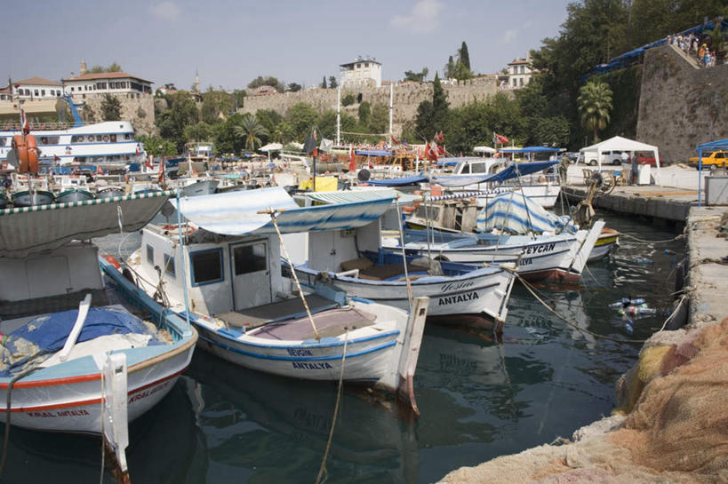 无人,家,码头,横图,俯视,室外,白天,港口,船,土耳其,亚洲,许多,阴影,光线,影子,房屋,屋子,云,云朵,木船,云彩,楼房,住宅,蓝色,白云,蓝天,天空,阳光,交通工具,天,晴朗,舟,载具,西亚,安塔利亚省,晴空,彩图,高角度拍摄,房子,摆渡口,埠头,渡口,渡头,港湾,海港,货运码头,口岸,商港,土耳其共和国