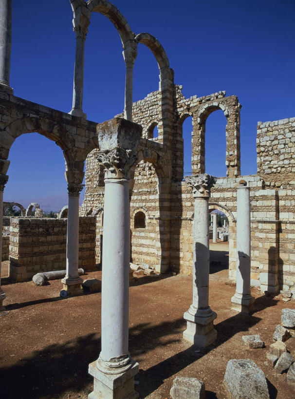 无人,竖图,室外,白天,正面,旅游,度假,礁石,石头,名胜古迹,标志建筑,地标,建筑,黎巴嫩,亚洲,一排,阴影,遗迹,整齐,光线,石子,影子,柱子,古迹,破坏,文物,娱乐,建设,古建筑,排列,蓝色,蓝天,天空,阳光,天,享受,休闲,旅游胜地,放松,晴朗,损坏,队列,毁坏,西亚,古文明,万里无云,黎巴嫩共和国,礁,石块,岩石,晴空,晴空万里,彩图