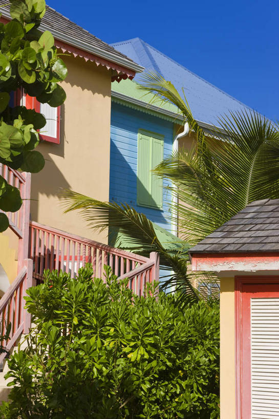 无人,家,栏杆,竖图,室外,白天,仰视,度假,美景,植物,楼梯,城市风光,城市,欧洲,荷兰,阴影,光线,扶手,影子,房屋,阶梯,屋子,景观,公寓,娱乐,洋房,护栏,楼房,台阶,住宅,树,树木,蓝色,绿色,蓝天,天空,阳光,自然,天,享受,休闲,景色,放松,生长,晴朗,成长,西欧,万里无云,圣马丁岛,荷兰王国,尼德兰王国,荷属圣马丁,晴空,晴空万里,彩图,低角度拍摄,房子