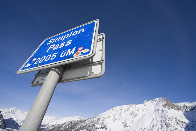 无人,横图,室外,白天,仰视,旅游,度假,美景,山,雪,雪山,大雪,指示牌,瑞士,欧洲,阴影,光线,标志,文字,影子,冰,积雪,景观,山峰,雪景,冬季,冬天,山峦,娱乐,标识,蓝色,蓝天,天空,阳光,自然,天,享受,休闲,景色,放松,寒冷,晴朗,冰冷,自然风光,中欧,万里无云,严寒,瑞士联邦,冰凉,酷寒,凛冽,凛凛,极冷,瓦莱州,晴空,晴空万里,彩图,低角度拍摄