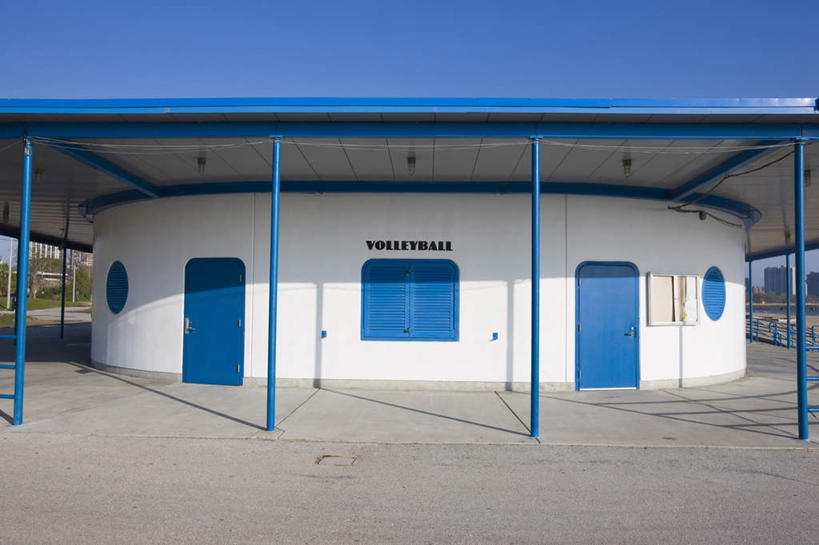 无人,横图,室外,白天,正面,度假,计划,美景,窗户,门,城市风光,城市,阴影,形状,透明,光线,英文,标志,文字,影子,字符,字母,百叶窗,景观,娱乐,标识,蓝色,蓝天,天空,阳光,门框,天,享受,休闲,景色,放松,英文字母,理智,沉静,形态,外形,冷色,高深,冷淡,设想,设计,彩图