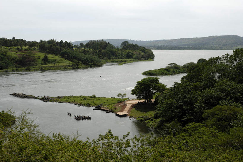 无人,码头,横图,俯视,室外,白天,度假,河流,美景,山,山脉,树林,水,植物,城市风光,城市,港口,船,非洲,乌干达,一排,阴影,波纹,飞溅,整齐,溅,光线,液体,影子,河水,景观,山峰,水滴,水流,木船,山峦,娱乐,水珠,树,树木,排列,蓝色,绿色,蓝天,水纹,天空,阳光,自然,船尾波,交通工具,波浪,群山,天,享受,休闲,景色,放松,生长,晴朗,成长,舟,队列,喷洒,载具,万里无云,乌干达共和国,晴空,晴空万里,彩图,高角度拍摄,摆渡口,埠头,渡口,渡头,港湾,海港,货运码头,口岸,商港