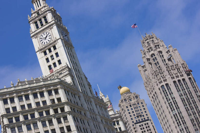 无人,高楼大厦,横图,室外,白天,仰视,度假,美景,城市风光,城市,大厦,建筑,摩天大楼,美国,阴影,时间,光线,时钟,影子,景观,云,云朵,计时,云彩,娱乐,建设,蓝色,白云,蓝天,天空,阳光,钟表,天,享受,休闲,表,景色,放松,晴朗,北美,北美洲,美洲,伊利诺斯州,芝加哥,世界屠猪城,巨肩之城,劳动之城,伊利诺伊,伊利诺伊州,伊利诺州,密歇根大道,密歇根大街,密西根大道,芝加哥市,芝城,林肯之地,北亚美利加洲,亚美利加洲,塔钟,钟,晴空,彩图,低角度拍摄,大楼,高层建筑,高楼,摩天楼