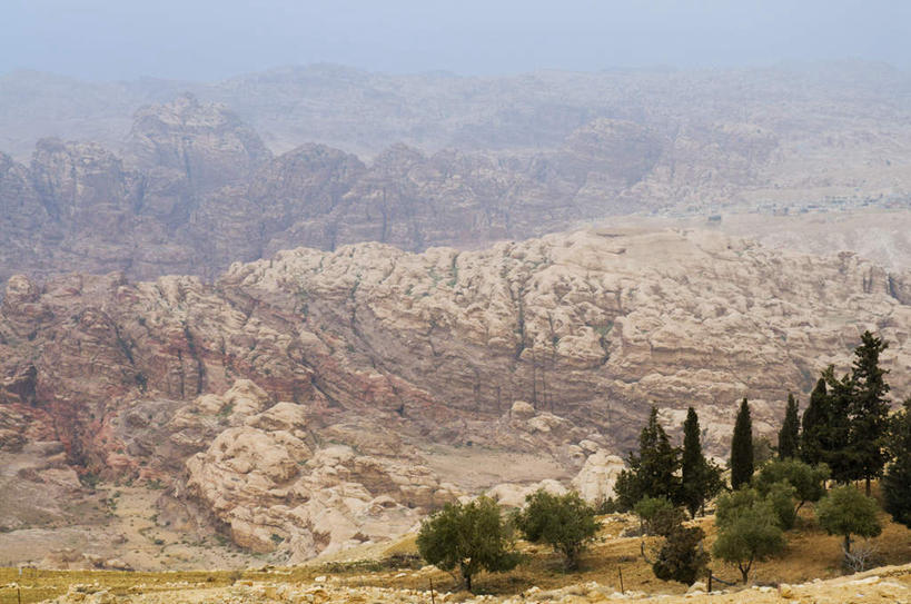 无人,横图,俯视,航拍,室外,白天,旅游,度假,荒凉,美景,沙漠,山,山脉,树林,植物,雾,约旦,亚洲,阴影,模糊,光线,影子,景观,山峰,辽阔,山峦,娱乐,树,树木,绿色,阳光,自然,群山,享受,休闲,广阔,景色,放松,生长,成长,连绵,迷雾,绵延,鸟瞰,自然风光,西亚,广大,约旦哈希姆王国,含糊,恍惚,绵亘,模胡,依稀,隐约,广漠,大漠,荒地,荒芜,砂漠,大雾,彩图,高角度拍摄