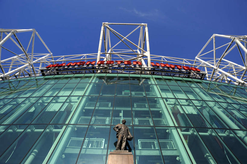 一个人,无人,体育馆,运动场,站,横图,室外,白天,仰视,旅游,度假,窗户,落地窗,标志建筑,城市,地标,建筑,雕塑,英国,欧洲,仅一个男性,仅一个人,仅一个中年男性,阴影,艺术,装饰,光线,雕刻,雕像,影子,注视,娱乐,建设,体育场,英格兰,玻璃窗,蓝色,蓝天,天空,阳光,工艺品,天,观察,看,站着,享受,休闲,旅游胜地,放松,晴朗,观看,纪念,美术,察看,西欧,关注,主题,大不列颠,陈列,大不列颠及北爱尔兰联合王国,万里无云,功能,美学,运动馆,大不列颠联合王国,日不落英帝国,英吉利,北方之都,仓库之城,曼彻斯特,棉都,男人,男性,中年男性,晴空,晴空万里,站立,彩图,低角度拍摄,全身