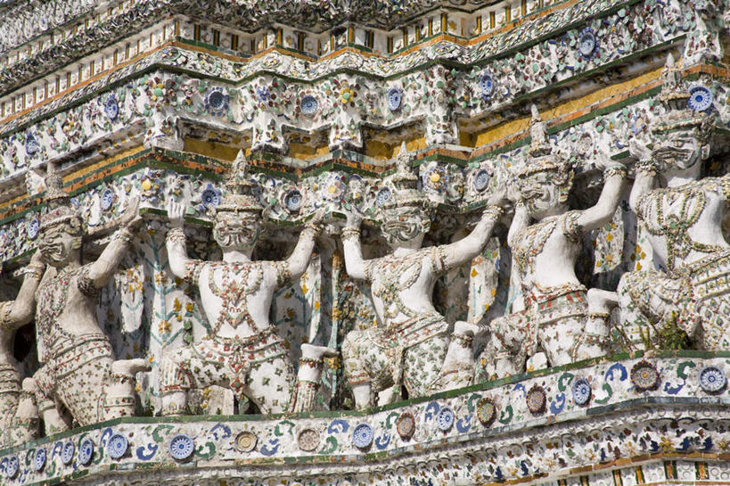 无人,寺庙,横图,室外,白天,仰视,旅游,度假,标志建筑,地标,建筑,雕塑,曼谷,泰国,亚洲,阴影,花纹,节日,艺术,装饰,光线,雕刻,雕像,影子,首都,燃烧,文化,娱乐,建设,阳光,香火,工艺品,庙宇,祈祷,享受,休闲,健康,旅游胜地,放松,许愿,宗教,东南亚,信仰,纪念,祈求,美术,神殿,斑纹,主题,陈列,泰王国,郑王庙,功能,美学,平安,彩图,低角度拍摄,庙,寺