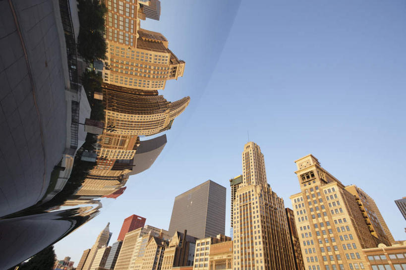 无人,公园,高楼大厦,横图,室外,白天,仰视,度假,美景,城市风光,标志建筑,城市,大厦,地标,建筑,摩天大楼,美国,阴影,光线,影子,景观,娱乐,建设,蓝色,蓝天,天空,阳光,天,享受,休闲,景色,放松,北美,北美洲,美洲,伊利诺斯州,芝加哥,格兰特公园,世界屠猪城,巨肩之城,劳动之城,伊利诺伊,伊利诺伊州,伊利诺州,芝加哥市,芝城,林肯之地,北亚美利加洲,亚美利加洲,彩图,低角度拍摄,大楼,高层建筑,高楼,摩天楼