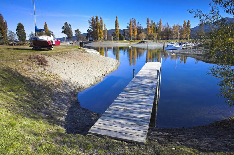 无人,公园,码头,横图,室外,白天,正面,旅游,度假,湖,湖泊,美景,水,植物,港口,新西兰,阴影,光线,影子,湖面,景观,水流,水面,云,云朵,云彩,娱乐,树,树木,蓝色,绿色,白云,蓝天,天空,阳光,自然,湖水,天,享受,休闲,景色,放松,生长,晴朗,成长,国家公园,自然风光,大洋洲,纽西兰,长白云之乡,峡湾国家公园,晴空,彩图,摆渡口,埠头,渡口,渡头,港湾,海港,货运码头,口岸,商港