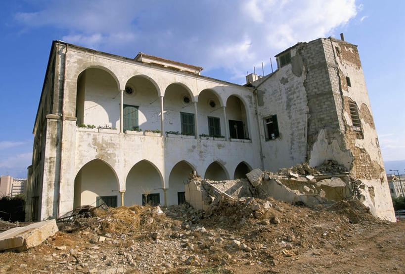 无人,家,横图,室外,白天,仰视,度假,石头,美景,城市风光,城市,黎巴嫩,亚洲,一排,阴影,整齐,光线,石子,影子,房屋,屋子,景观,云,云朵,拱门,首都,云彩,破坏,娱乐,楼房,破损,住宅,排列,蓝色,白云,蓝天,天空,阳光,天,享受,休闲,景色,放松,晴朗,损坏,队列,西亚,黎巴嫩共和国,贝鲁特,石块,岩石,晴空,彩图,低角度拍摄,房子