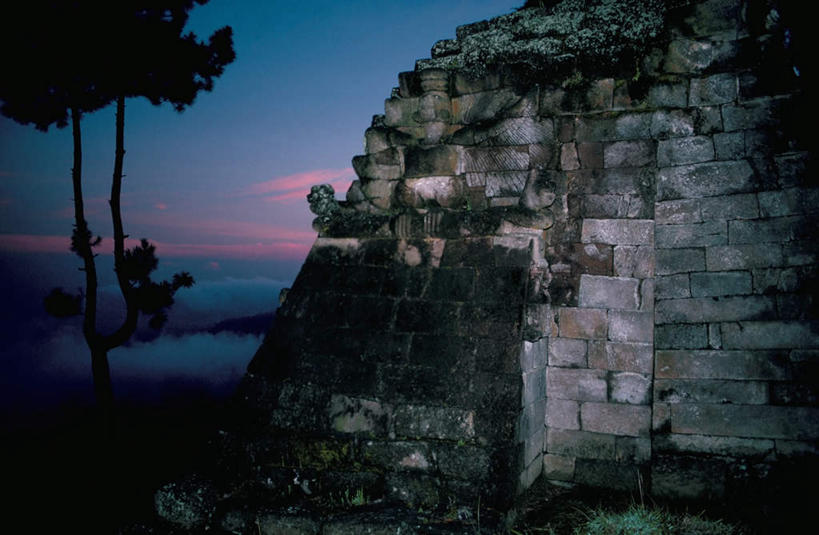 无人,横图,室外,白天,正面,旅游,度假,美景,日落,植物,雾,印度尼西亚,印尼,亚洲,一堆,堆叠,堆积,朦胧,模糊,砖,墙,景观,晚霞,霞光,落日,娱乐,墙壁,墙面,树,树木,绿色,自然,黄昏,享受,休闲,景色,彩霞,放松,东南亚,生长,成长,堆,迷雾,自然风光,印度尼西亚共和国,夕照,西爪哇,爪哇,爪哇岛,西爪哇省,大雾,夕阳,彩图,斜阳