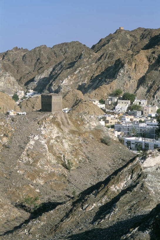 无人,家,竖图,室外,白天,正面,度假,石头,美景,山,山脉,植物,城市风光,城市,阿曼,亚洲,阴影,光线,石子,影子,房屋,屋子,景观,山峰,山峦,首都,娱乐,楼房,住宅,树,树木,蓝色,绿色,蓝天,天空,阳光,自然,群山,天,享受,休闲,景色,放松,生长,晴朗,成长,西亚,沉积岩,万里无云,阿曼苏丹国,水成岩,马斯喀特,马斯喀图,马斯卡德,米卡斯,石块,岩石,晴空,晴空万里,彩图,房子