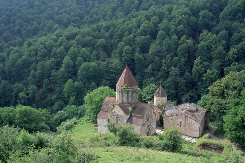 无人,教堂,横图,俯视,航拍,室外,白天,旅游,度假,石头,美景,森林,树林,植物,亚美尼亚,亚洲,节日,石子,景观,文化,娱乐,树,树木,绿色,自然,祈祷,享受,休闲,健康,景色,放松,许愿,宗教,信仰,生长,成长,纪念,祈求,鸟瞰,自然风光,西亚,信念,亚美尼亚共和国,平安,石块,岩石,彩图,高角度拍摄,大教堂,礼拜堂