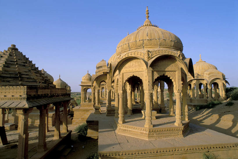 无人,寺庙,横图,室外,白天,正面,旅游,度假,名胜古迹,标志建筑,地标,建筑,印度,亚洲,阴影,节日,遗迹,光线,影子,燃烧,古迹,文化,文物,娱乐,建设,古建筑,蓝色,蓝天,天空,阳光,香火,庙宇,天,祈祷,享受,休闲,健康,旅游胜地,放松,许愿,宗教,信仰,晴朗,纪念,祈求,南亚,古文明,万里无云,斋浦尔,拉贾斯坦,拉贾普达那,拉贾斯丹,平安,晴空,晴空万里,彩图,庙,寺