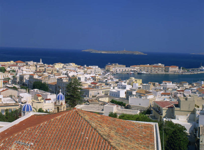 无人,家,横图,俯视,室外,白天,度假,岛屿,海浪,海洋,美景,植物,城市风光,城市,建筑,希腊,欧洲,阴影,光线,瓦片,影子,房屋,屋顶,屋子,岛,景观,浪花,公寓,顶棚,瓦,娱乐,洋房,楼房,住宅,树,树木,排列,蓝色,绿色,蓝天,天空,阳光,自然,海水,天,享受,休闲,景色,放松,建造,生长,晴朗,成长,基克拉迪群岛,海景,屋瓦,希腊共和国,万里无云,摆列,锡罗斯,大海,风浪,海,海水的波动,近岸浪,列岛,群岛,涌浪,诸岛,晴空,晴空万里,彩图,高角度拍摄,房子,布列,分列