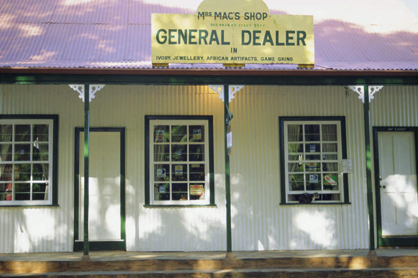 无人,家,商店,横图,室外,白天,正面,度假,美景,窗户,楼梯,门,城市风光,城市,指示牌,非洲,南非,阴影,光线,英文,标志,文字,影子,字母,房屋,阶梯,屋子,景观,娱乐,标识,商铺,楼房,玻璃窗,台阶,住宅,阳光,门框,享受,休闲,景色,放松,英文字母,遮阳棚,阿非利加洲,市肆,商号,南非共和国,彩图,房子,店铺