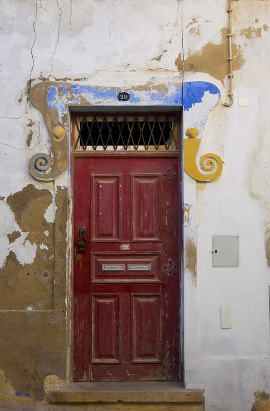 无人,家,竖图,室外,特写,白天,正面,旅游,度假,门,葡萄牙,欧洲,木制,房屋,墙,屋子,娱乐,楼房,墙壁,墙面,住宅,红色,把手,门把手,木制品,门框,享受,休闲,放松,门把,南欧,葡萄牙共和国,阿尔加维,拉手,彩图,房子