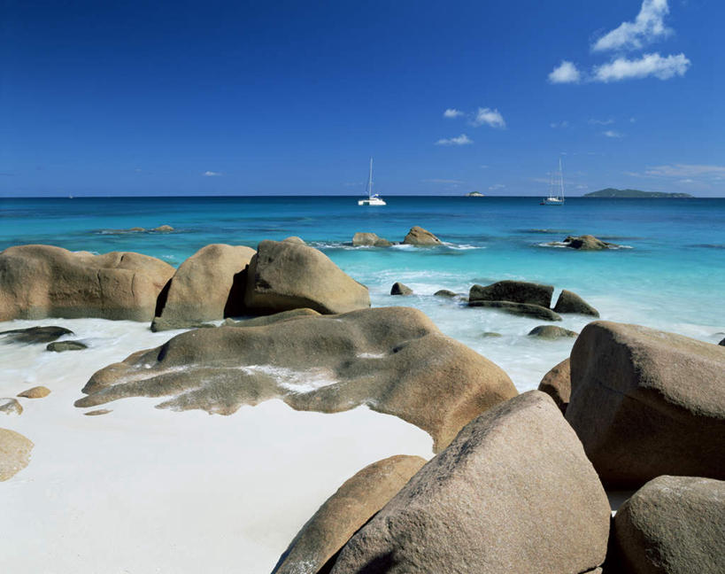 无人,横图,全景,室外,白天,正面,旅游,度假,海浪,海洋,礁石,石头,美景,沙滩,山,山脉,天际线,轮船,船,非洲,塞舌尔,阴影,光线,沙子,石子,影子,海岸,景观,浪花,山峰,水平线,云,云朵,辽阔,海平线,沙地,山峦,两艘,云彩,娱乐,蓝色,白云,蓝天,天空,阳光,自然,海水,交通工具,群山,天,享受,休闲,广阔,景色,放松,晴朗,一望无际,自然风光,载具,海景,塞舌尔共和国,阿非利加洲,东非,无边无际,一马平川,帕尔梅岛,普拉兰岛,普拉斯兰岛,大海,风浪,海,海水的波动,海滩,礁,近岸浪,石块,岩石,涌浪,晴空,彩图,水天相接,水天一线