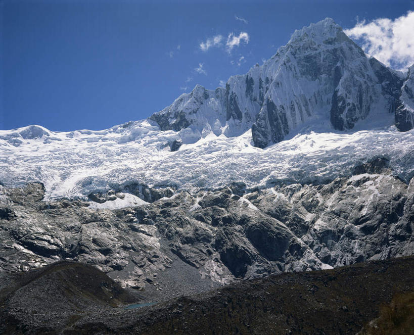 无人,公园,横图,室外,白天,仰视,旅游,度假,安全,石头,美景,山,雪,雪山,大雪,秘鲁,阴影,平静,光线,石子,影子,冰,积雪,景观,山峰,雪景,云,云朵,冬季,冬天,山峦,云彩,娱乐,蓝色,白云,蓝天,天空,阳光,自然,天,享受,休闲,景色,南美,放松,寒冷,晴朗,宁静,冰冷,南美洲,国家公园,拉丁美洲,自然风光,美洲,和平,安详,秘鲁共和国,亚美利加洲,严寒,南亚美利加洲,玉米之仓,冰凉,酷寒,凛冽,凛凛,极冷,太平,安适,安好,宁靖,瓦斯卡兰国家公园,石块,岩石,晴空,彩图,低角度拍摄