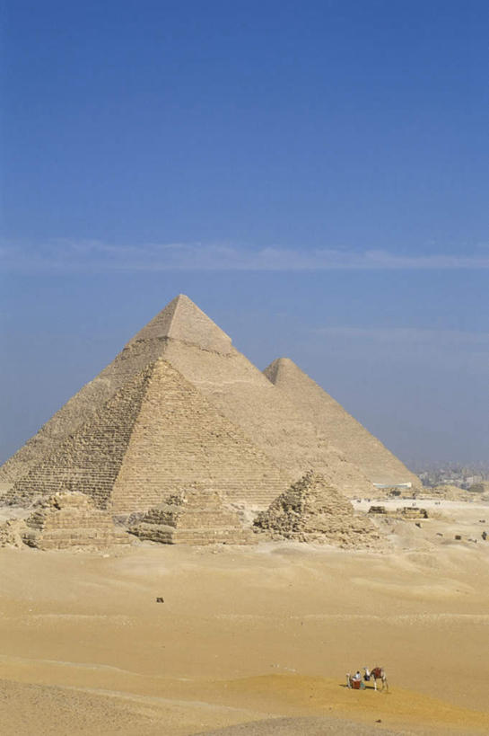 无人,竖图,室外,白天,正面,旅游,度假,石头,名胜古迹,沙漠,城市,地标,野生动物,非洲,埃及,遗迹,三角形,石子,古迹,历史,文物,娱乐,古建筑,骆驼,动物,两只,享受,休闲,旅游胜地,金字塔,放松,运输,陵墓,古埃及,古文明,北非,首府,沙漠之舟,吉萨,古代七大奇迹,阿拉伯埃及共和国,金字塔之国,棉花之国,方锥形,阿非利加洲,吉萨省,单峰骆驼,大漠,砂漠,石块,岩石,彩图,全身,标志性建筑