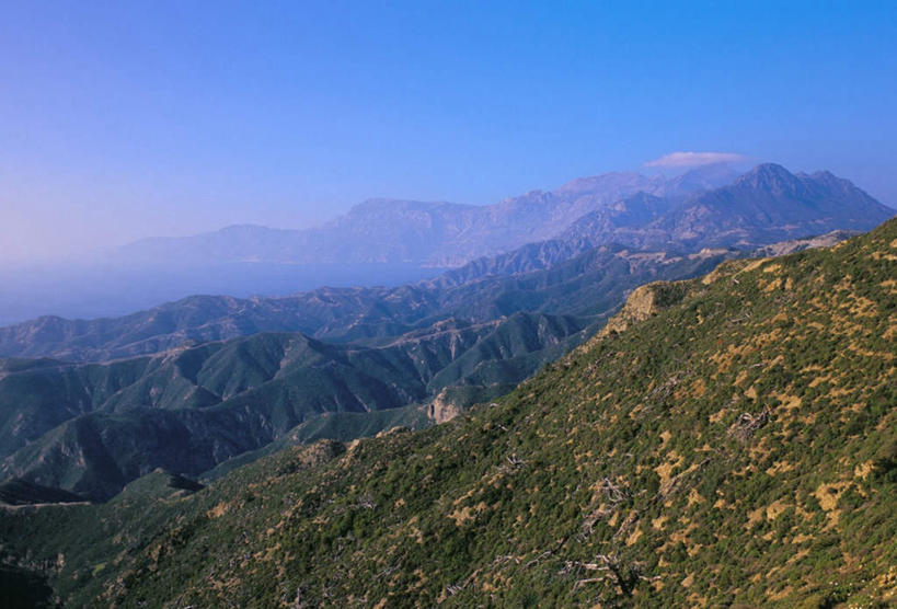 无人,竖图,室外,白天,正面,旅游,度假,草地,草坪,石头,美景,山,山脉,植物,雾,希腊,欧洲,阴影,朦胧,模糊,光线,石子,影子,景观,山峰,云,云朵,山峦,云彩,娱乐,草,蓝色,绿色,白云,蓝天,天空,阳光,自然,群山,天,享受,休闲,景色,放松,晴朗,连绵,迷雾,绵延,自然风光,多德卡尼斯群岛,希腊共和国,绵亘,南斯波拉提群岛,石块,大雾,晴空,彩图