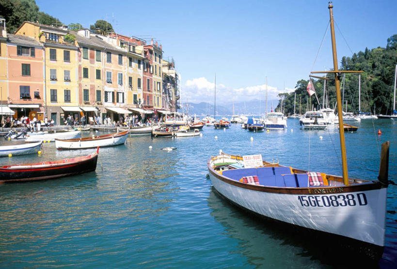 帆船,无人,家,商店,码头,横图,室外,白天,正面,度假,美景,植物,城市风光,城市,港口,船,意大利,欧洲,停靠,阴影,光线,影子,房屋,屋子,景观,云,云朵,云彩,娱乐,商铺,楼房,住宅,树,树木,排列,蓝色,绿色,白云,蓝天,天空,阳光,自然,交通工具,天,享受,休闲,景色,放松,生长,晴朗,成长,遮阳棚,南欧,停泊,载具,意大利共和国,利古里亚,市肆,商号,摆列,利古里亚大区,波托菲诺,晴空,彩图,房子,摆渡口,埠头,店铺,渡口,渡头,港湾,海港,货运码头,口岸,商港,布列,分列