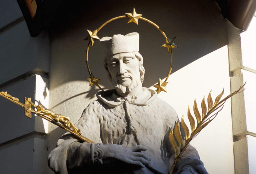 手,无人,站,捧,横图,室外,白天,仰视,旅游,度假,标志建筑,地标,建筑,叶子,雕塑,欧洲,斯洛伐克,阴影,艺术,装饰,光线,雕刻,雕像,影子,墙,绿叶,注视,娱乐,建设,墙壁,墙面,阳光,工艺品,观察,看,站着,享受,休闲,手部,嫩叶,旅游胜地,放松,观看,纪念,单手,美术,察看,关注,主题,陈列,中欧,功能,美学,斯洛伐克共和国,叶,叶片,端,端着,捧着,手捧,站立,半身,彩图,低角度拍摄