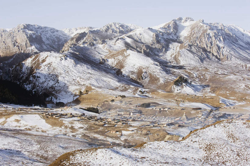 无人,横图,俯视,室外,白天,旅游,度假,美景,山,雪,雪山,大雪,中国,亚洲,阴影,光线,影子,冰,积雪,景观,山峰,雪景,冬季,冬天,山峦,娱乐,蓝色,蓝天,天空,阳光,天,享受,休闲,旅游胜地,景色,放松,寒冷,晴朗,冰冷,东亚,甘肃,甘肃省,万里无云,中华人民共和国,省会,严寒,冰凉,酷寒,凛冽,凛凛,极冷,西北地区,兰州,兰州市,甘,晴空,晴空万里,彩图,高角度拍摄
