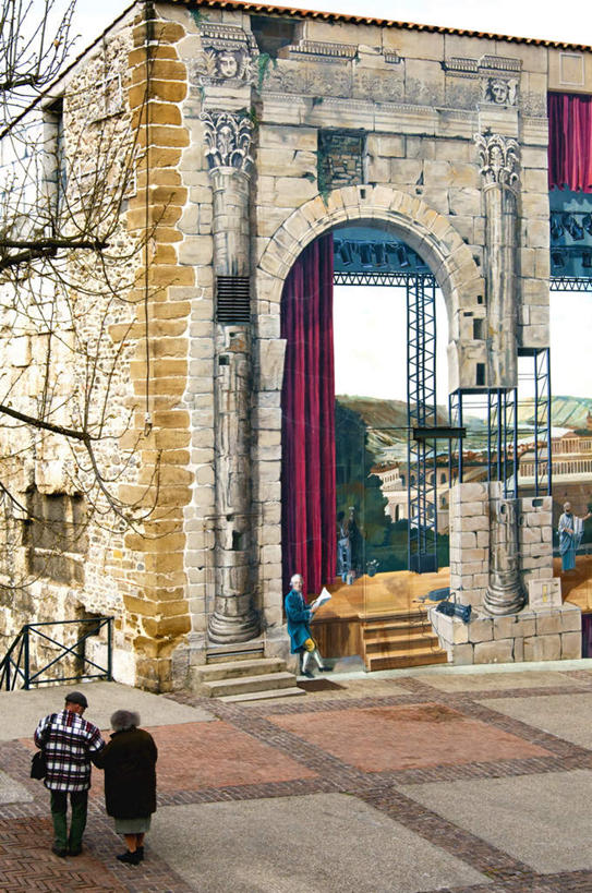 西方人,两个人,夫妻,站,走,竖图,俯视,室外,白天,爱情,旅游,度假,植物,楼梯,标志建筑,地标,建筑,剧院,法国,欧洲,欧洲人,阴影,服装,光线,影子,阶梯,拱门,浪漫,休闲装,娱乐,建设,台阶,树,树木,衣服,蓝色,绿色,蓝天,天空,阳光,自然,天,站着,享受,休闲,休闲服,旅游胜地,恩爱,放松,恋人,服饰,帷幕,生长,晴朗,成长,帷幔,幕布,幕帘,万里无云,法兰西共和国,法兰西第五共和国,帷幔布,普瓦图.夏朗德,普瓦图.夏朗德大区,维埃纳,男人,男性,女人,女性,中年男性,中年女性,白种人,夫妇,情侣,晴空,晴空万里,步行,散步,站立,走路,彩图,高角度拍摄,全身,剧场,伴侣