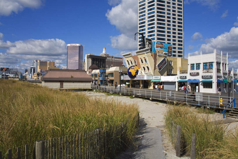 无人,高楼大厦,栏杆,横图,室外,白天,正面,度假,办公楼,美景,沙滩,植物,城市风光,城市,大厦,道路,建筑,路,摩天大楼,写字楼,美国,阴影,光线,沙子,影子,栅栏,海岸,景观,篱笆,云,云朵,围栏,小路,水草,交通,沙地,云彩,娱乐,护栏,蓝色,白云,蓝天,天空,阳光,自然,楼宇,天,享受,休闲,商务楼,景色,放松,木板路,生长,晴朗,成长,北美,北美洲,美洲,新泽西,北亚美利加洲,亚美利加洲,新泽西州,新州,花园之州,花园州,大西洋城,海滩,晴空,彩图,大楼,高层建筑,高楼,摩天楼