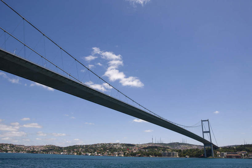 无人,家,横图,室外,白天,仰视,旅游,度假,草地,草坪,海浪,海洋,沙滩,山,山脉,植物,大桥,立交桥,轮船,桥梁,船,欧洲,土耳其,亚洲,阴影,光线,沙子,影子,房屋,屋子,海岸,浪花,山峰,云,云朵,高架,斜拉桥,桥,沙地,山峦,云彩,娱乐,跨海大桥,楼房,住宅,草,树,树木,蓝色,绿色,白云,蓝天,天空,阳光,自然,海水,交通工具,群山,天,享受,休闲,旅游胜地,放松,生长,晴朗,成长,载具,西亚,海景,博斯普鲁斯海峡,伊斯坦布尔海峡,欧亚大桥,大海,风浪,海,海水的波动,海滩,近岸浪,涌浪,晴空,彩图,低角度拍摄,房子,博斯普鲁斯海峡大桥,土耳其共和国