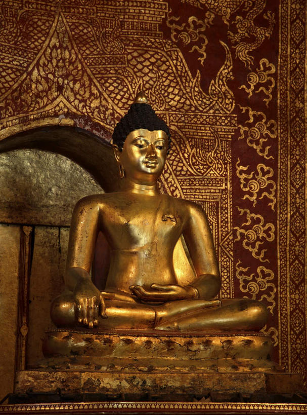 东方人,一个人,无人,坐,竖图,室外,白天,正面,旅游,度假,绘画,标志建筑,地标,建筑,雕塑,泰国,亚洲,仅一个男性,仅一个人,仅一个中年男性,阴影,艺术,装饰,光线,雕刻,雕像,影子,墙,注视,黄种人,文化,娱乐,建设,壁画,墙壁,墙面,一个,阳光,工艺品,观察,看,享受,休闲,旅游胜地,放松,东南亚,单个,观看,纪念,华丽,修饰,美术,点缀,察看,关注,主题,陈列,泰王国,清迈府,功能,美学,衬托,美观,雅致,雅观,清迈省,帕辛寺,男人,男性,中年男性,亚洲人,画画,坐着,彩图,全身