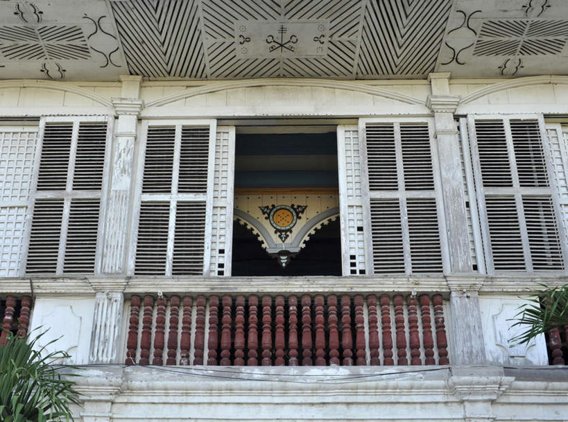 无人,家,栏杆,横图,室外,白天,仰视,度假,美景,植物,窗户,城市风光,城市,菲律宾,亚洲,阴影,装饰,光线,盆栽,影子,百叶窗,房屋,屋子,景观,围栏,盆景,娱乐,护栏,楼房,住宅,绿色,阳光,自然,享受,休闲,景色,放松,东南亚,生长,成长,华丽,修饰,点缀,衬托,美观,雅致,雅观,菲律宾共和国,宿务,宿务岛,米沙鄢,米沙鄢群岛,彩图,低角度拍摄,房子