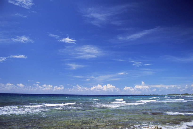 无人,横图,室外,白天,正面,旅游,度假,海浪,海洋,美景,英国,欧洲,阴影,光线,影子,景观,浪花,水平线,云,云朵,辽阔,海平线,云彩,娱乐,蓝色,白云,蓝天,天空,阳光,自然,海水,天,享受,休闲,广阔,景色,放松,晴朗,一望无际,开曼群岛,西欧,自然风光,大不列颠,海景,大不列颠及北爱尔兰联合王国,大不列颠联合王国,日不落英帝国,无边无际,一马平川,凯门群岛,开曼岛,大海,风浪,海,海水的波动,近岸浪,涌浪,晴空,彩图,水天相接,水天一线