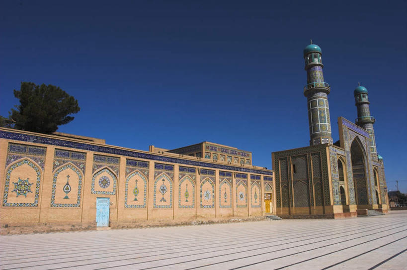 无人,横图,室外,白天,仰视,旅游,度假,绘画,名胜古迹,植物,楼梯,门,标志建筑,地标,建筑,阿富汗,亚洲,阴影,节日,遗迹,艺术,装饰,光线,影子,阶梯,墙,拱门,古迹,文化,文物,娱乐,建设,古建筑,壁画,墙壁,墙面,台阶,树,树木,蓝色,绿色,蓝天,天空,阳光,门框,天,祈祷,享受,休闲,健康,旅游胜地,放松,许愿,宗教,信仰,生长,晴朗,成长,纪念,华丽,修饰,祈求,点缀,伊斯兰教,清真寺,西亚,古文明,万里无云,首府,衬托,美观,雅致,雅观,阿富汗伊斯兰国,赫拉特,赫拉特省,平安,晴空,晴空万里,画画,彩图,低角度拍摄