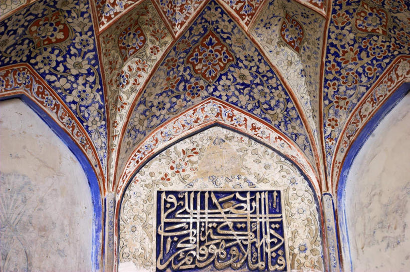 无人,横图,室内,白天,仰视,旅游,度假,绘画,名胜古迹,天花板,标志建筑,地标,建筑,阿富汗,亚洲,节日,遗迹,艺术,装饰,瓷砖,墙,屋顶,顶棚,古迹,文化,文物,娱乐,建设,古建筑,壁画,墙壁,墙面,祈祷,享受,休闲,健康,旅游胜地,放松,许愿,宗教,信仰,纪念,华丽,修饰,祈求,点缀,伊斯兰教,清真寺,西亚,古文明,首府,衬托,美观,雅致,雅观,富丽,华美,阿富汗伊斯兰国,赫拉特,赫拉特省,平安,画画,彩图,低角度拍摄