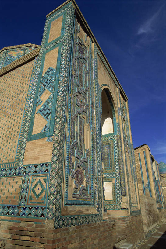 无人,竖图,室外,白天,仰视,旅游,度假,绘画,门,标志建筑,地标,建筑,乌兹别克斯坦,亚洲,阴影,节日,艺术,装饰,光线,影子,墙,文化,娱乐,建设,壁画,墙壁,墙面,蓝色,蓝天,天空,阳光,门框,天,祈祷,享受,休闲,健康,旅游胜地,放松,许愿,宗教,信仰,晴朗,纪念,华丽,修饰,祈求,点缀,伊斯兰教,中亚,清真寺,万里无云,衬托,美观,雅致,雅观,乌兹别克斯坦共和国,乌兹别克,平安,晴空,晴空万里,画画,彩图,低角度拍摄