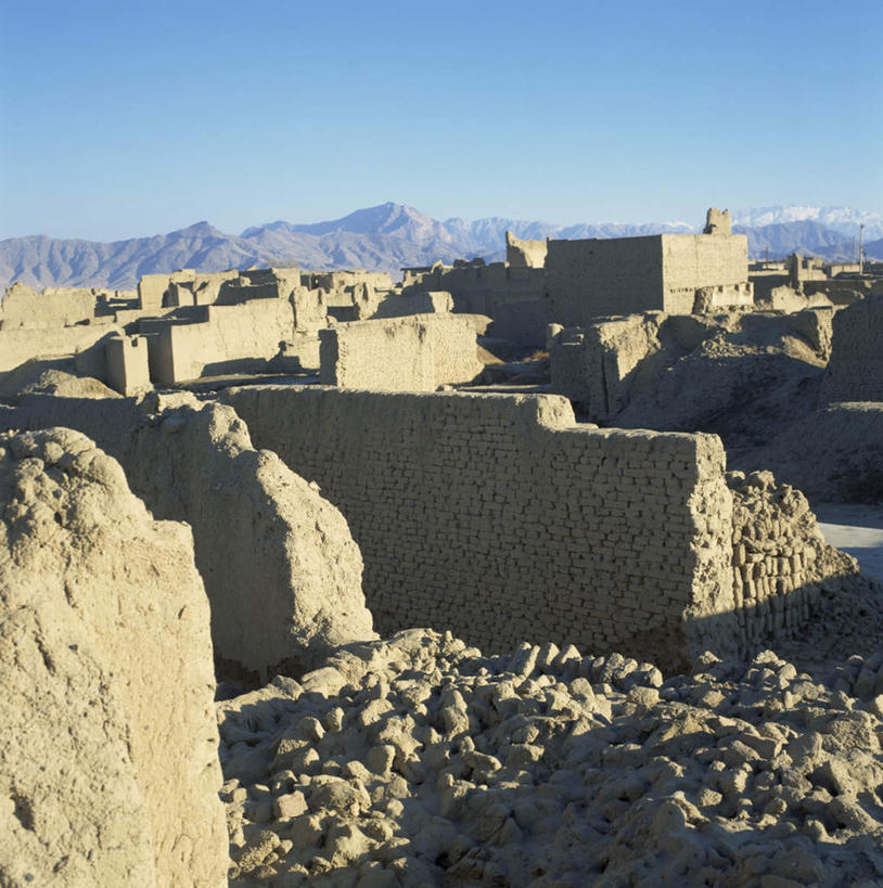 无人,竖图,俯视,室外,白天,旅游,度假,石头,名胜古迹,山,山脉,标志建筑,地标,建筑,阿富汗,亚洲,阴影,遗迹,光线,石子,影子,墙,山峰,山峦,首都,古迹,文物,娱乐,建设,古建筑,废墟,墙壁,墙面,蓝色,蓝天,天空,阳光,群山,天,享受,休闲,旅游胜地,放松,战争,晴朗,西亚,毁灭,战斗,古文明,万里无云,战役,消灭,阿富汗伊斯兰国,喀布尔,扑灭,覆灭,石块,岩石,晴空,晴空万里,彩图,高角度拍摄