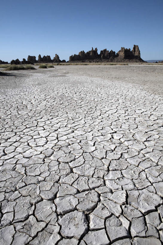 无人,竖图,室外,白天,正面,旅游,度假,石头,美景,非洲,吉布提,阴影,缝隙,干裂,裂缝,裂痕,光线,石子,影子,景观,泥土,土壤,云,云朵,云彩,娱乐,蓝色,白云,蓝天,天空,阳光,自然,天,享受,休闲,景色,放松,晴朗,干旱,贫瘠,自然风光,阿非利加洲,东非,瘠薄,吉布提共和国,石块,岩石,晴空,彩图