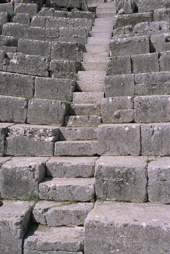 无人,竖图,室外,特写,白天,正面,旅游,度假,石头,名胜古迹,楼梯,标志建筑,地标,建筑,欧洲,阿尔巴尼亚,阴影,遗迹,光线,石子,影子,阶梯,古迹,文物,娱乐,建设,古建筑,台阶,阳光,享受,休闲,旅游胜地,放松,南欧,古文明,阿尔巴尼亚共和国,石块,岩石,彩图