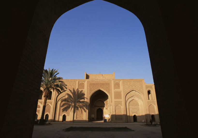 无人,横图,室外,白天,仰视,旅游,度假,植物,标志建筑,地标,建筑,棕榈树,叶子,伊拉克,亚洲,阴影,光线,影子,堡垒,城堡,拱门,绿叶,首都,娱乐,建设,树,树木,蓝色,绿色,蓝天,天空,阳光,自然,天,享受,休闲,嫩叶,旅游胜地,放松,生长,晴朗,成长,要塞,西亚,棕榈叶,万里无云,伊拉克共和国,设防,巴格达,叶,叶片,晴空,晴空万里,彩图,低角度拍摄