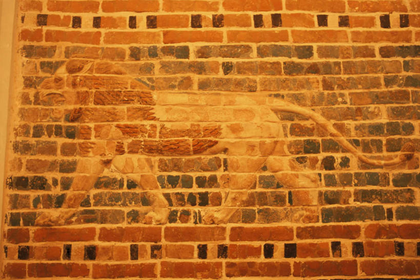 无人,走,横图,俯视,室外,特写,白天,绘画,石头,哺乳动物,野生动物,狮子,一排,阴影,朦胧,模糊,艺术,整齐,装饰,光线,石子,影子,墙,注视,文化,壁画,墙壁,墙面,排列,一只,阳光,动物,观察,看,观看,华丽,修饰,点缀,察看,队列,关注,凶猛,古文明,衬托,美观,雅致,雅观,巴比伦,巴比伦帝国,巴比伦王国,古巴比伦王国,美索不达米亚平原,残暴,凶残,石块,步行,画画,走路,彩图,高角度拍摄,全身