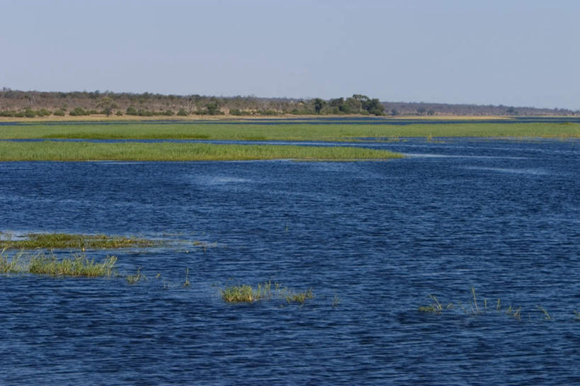 无人,公园,横图,俯视,室外,白天,旅游,度假,草地,草坪,河流,石头,美景,水,植物,博茨瓦纳,阴影,波纹,光线,石子,影子,河水,景观,水流,涟漪,娱乐,草,蓝色,绿色,倒影,蓝天,水纹,天空,阳光,自然,波浪,天,享受,休闲,景色,放松,晴朗,倒映,国家公园,自然风光,万里无云,水晕,波札那,博茨瓦纳共和国,反照,乔贝国家公园,石块,岩石,晴空,晴空万里,彩图,高角度拍摄