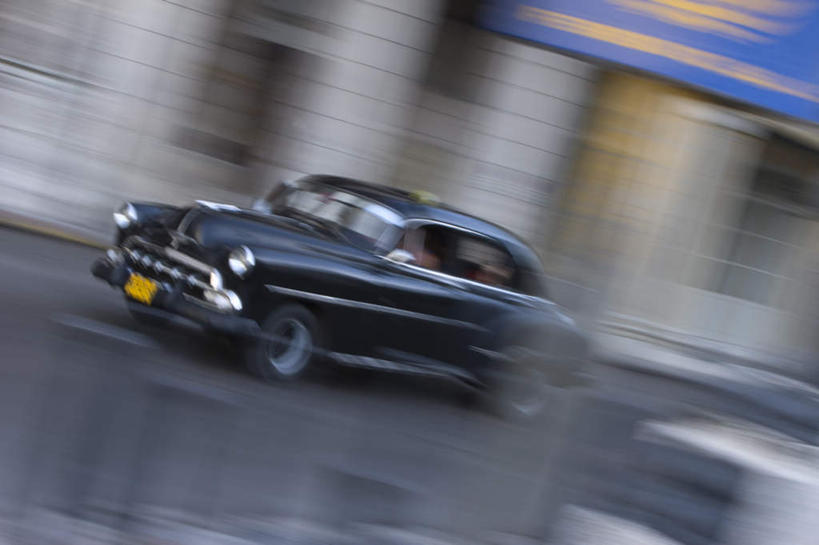 无人,家,横图,俯视,室外,白天,度假,美景,城市风光,城市,道路,路,公路,出租车,汽车,古巴,一辆,阴影,朦胧,模糊,光线,影子,房屋,屋子,景观,交通,首都,娱乐,楼房,住宅,车,阳光,交通工具,轿车,享受,休闲,景色,放松,快速,北美,北美洲,载具,的士,美洲,计程车,哈瓦那,快捷,北亚美利加洲,亚美利加洲,古巴共和国,疾速,倏地,马路,彩图,高角度拍摄,房子