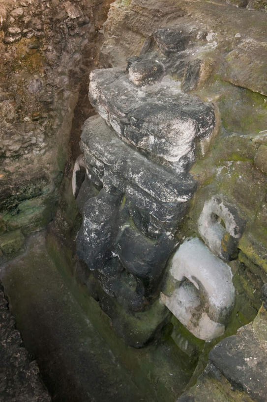 无人,竖图,俯视,室外,特写,白天,旅游,度假,绘画,名胜古迹,标志建筑,地标,建筑,危地马拉,阴影,朦胧,模糊,遗迹,艺术,装饰,光线,影子,墙,古迹,文化,文物,娱乐,建设,古建筑,壁画,废墟,墙壁,墙面,阳光,享受,休闲,旅游胜地,放松,华丽,修饰,点缀,北美,北美洲,美洲,古文明,北亚美利加洲,亚美利加洲,衬托,美观,雅致,雅观,危地马拉共和国,瓜地马拉,蒂卡尔,蒂卡尔玛雅遗址,蒂卡尔遗址,佩腾省,画画,彩图,高角度拍摄