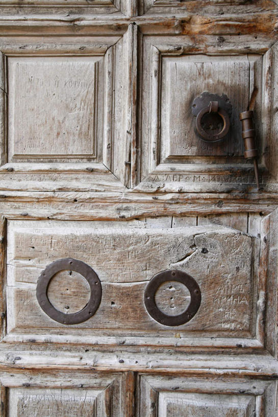 无人,教堂,竖图,室内,特写,白天,正面,旅游,度假,名胜古迹,门,标志建筑,地标,建筑,巴勒斯坦,亚洲,阴影,节日,遗迹,光线,木制,影子,首都,古迹,文化,文物,娱乐,建设,古建筑,木制品,门框,祈祷,享受,休闲,健康,旅游胜地,放松,许愿,宗教,信仰,纪念,祈求,基督教,天主教,西亚,信念,古文明,圣墓教堂,巴勒斯坦国,耶路撒冷,复活大堂,平安,彩图,大教堂,礼拜堂