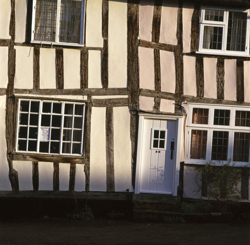 无人,家,横图,室外,白天,正面,度假,美景,植物,窗户,门,城市风光,城市,英国,欧洲,一排,阴影,整齐,光线,影子,房屋,墙,屋子,景观,娱乐,楼房,英格兰,玻璃窗,墙壁,墙面,住宅,树,树木,排列,绿色,阳光,自然,门框,享受,休闲,景色,放松,生长,成长,西欧,队列,大不列颠,大不列颠及北爱尔兰联合王国,大不列颠联合王国,日不落英帝国,英吉利,萨福克,萨福克郡,拉文纳姆,彩图,房子