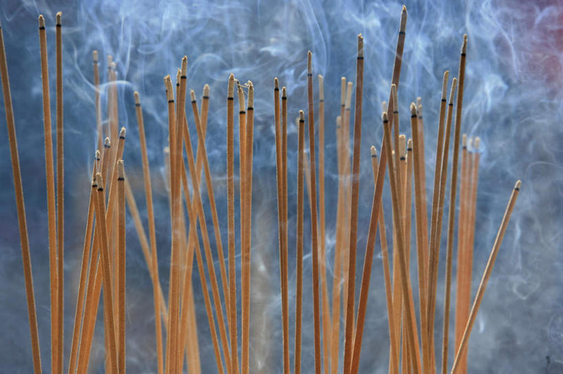 无人,横图,室内,特写,白天,正面,旅游,度假,标志建筑,地标,建筑,蜡烛,马来西亚,亚洲,一排,许多,阴影,节日,朦胧,模糊,整齐,光线,影子,烟雾,燃烧,文化,娱乐,建设,佛香,排列,阳光,香火,香烛,祈祷,享受,休闲,健康,旅游胜地,放松,许愿,宗教,东南亚,信仰,烧香,纪念,祈求,队列,槟城,槟城州,槟榔屿,槟州,马来西亚联邦,平安,彩图