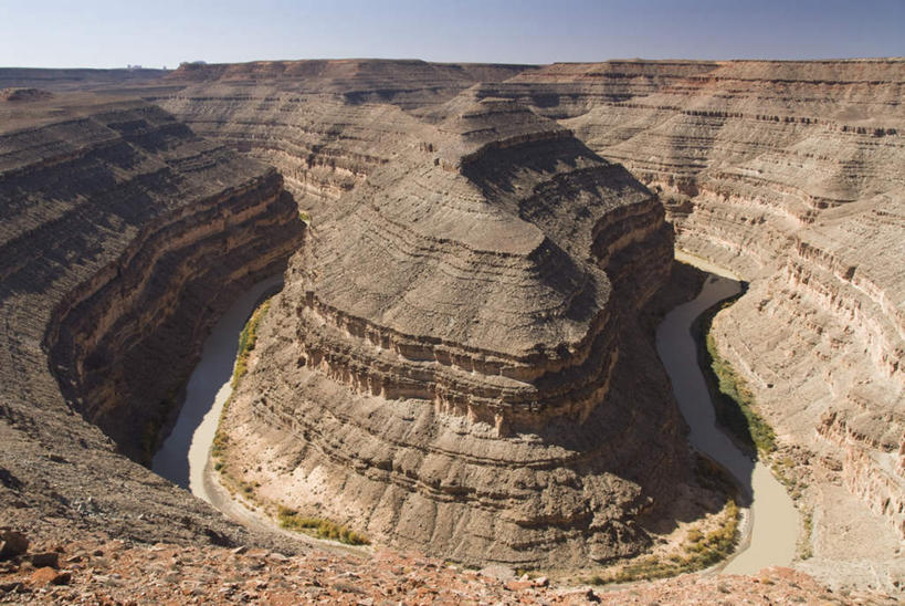 无人,公园,横图,俯视,室外,白天,旅游,度假,河流,石头,美景,山,山脉,水,美国,阴影,波纹,曲折,弯曲,光线,石子,影子,河水,景观,山峰,水流,涟漪,山峦,娱乐,蓝色,倒影,蓝天,水纹,天空,阳光,自然,波浪,群山,天,享受,休闲,景色,放松,蜿蜒,晴朗,倒映,北美,北美洲,犹他州,自然风光,美洲,万里无云,鹅颈州立公园,水晕,北亚美利加洲,亚美利加洲,犹他,蜂窝之州,蜂房州,反照,石块,岩石,晴空,晴空万里,彩图,高角度拍摄