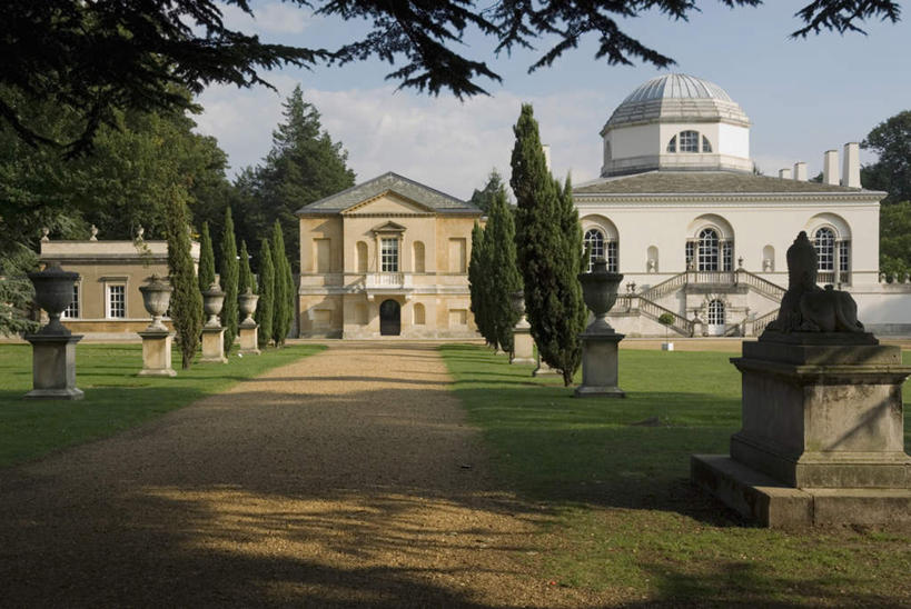 无人,宫殿,栏杆,横图,室外,白天,正面,旅游,度假,草地,草坪,植物,楼梯,标志建筑,道路,地标,建筑,路,英国,欧洲,阴影,朦胧,模糊,光线,扶手,影子,阶梯,云,云朵,小路,交通,云彩,娱乐,建设,护栏,英格兰,台阶,草,树,树木,蓝色,绿色,白云,蓝天,天空,阳光,自然,天,享受,休闲,旅游胜地,放松,生长,晴朗,成长,西欧,大不列颠,大不列颠及北爱尔兰联合王国,大不列颠联合王国,日不落英帝国,英吉利,大伦敦,晴空,彩图